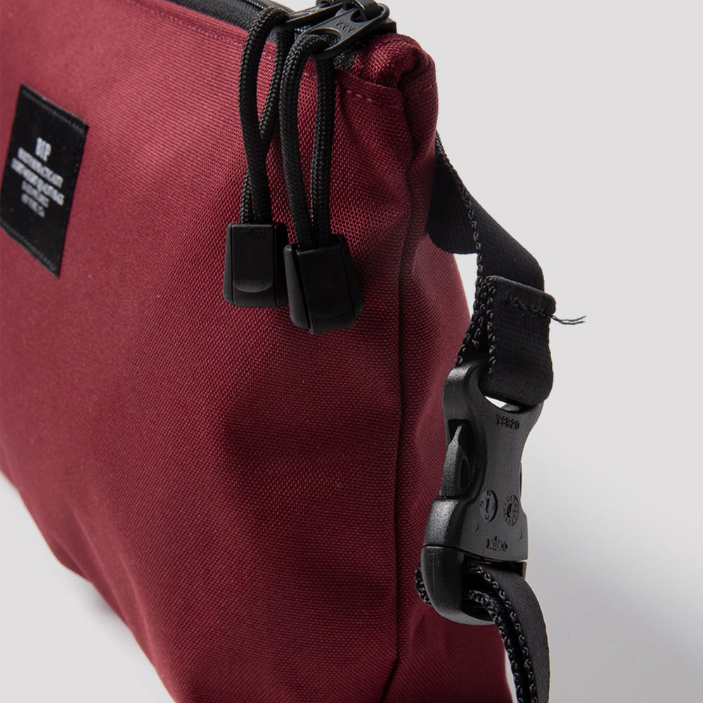 
                      
                        Fannypack bandoulière bordeaux - Bags in Progress
                      
                    