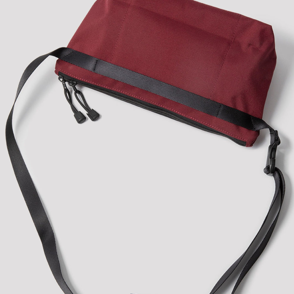 
                      
                        Fannypack bandoulière bordeaux - Bags in Progress
                      
                    