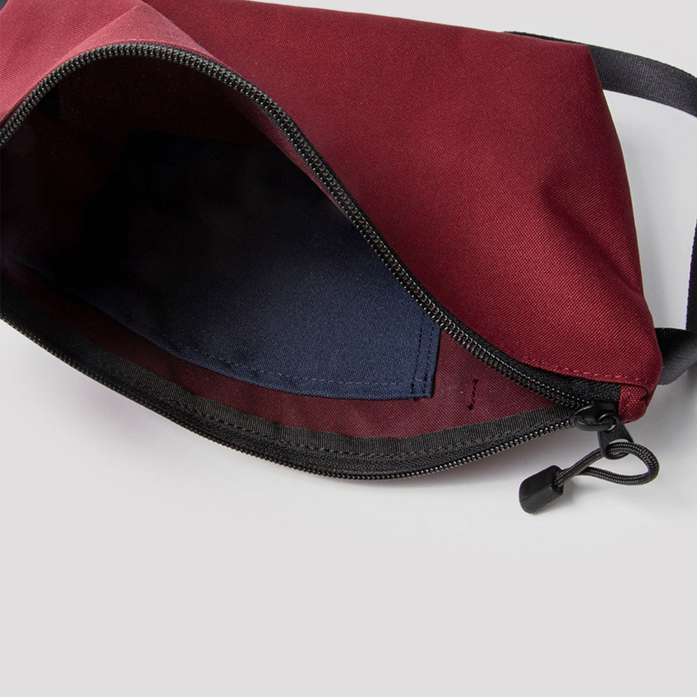 
                      
                        Fannypack bandoulière bordeaux - Bags in Progress
                      
                    