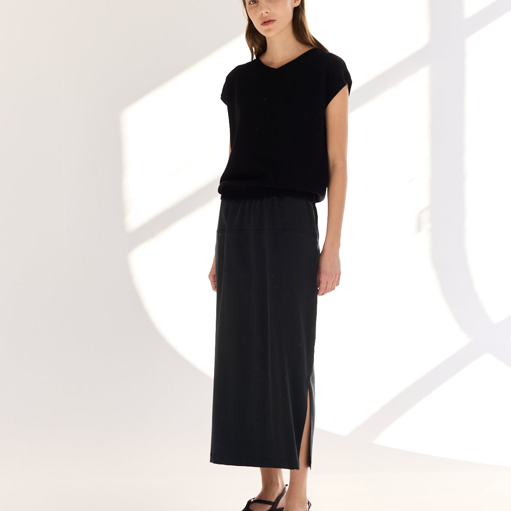 
                      
                        Bees Top 24p Black
                      
                    