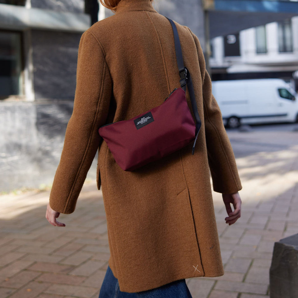 
                      
                        Fannypack bandoulière bordeaux - Bags in Progress
                      
                    