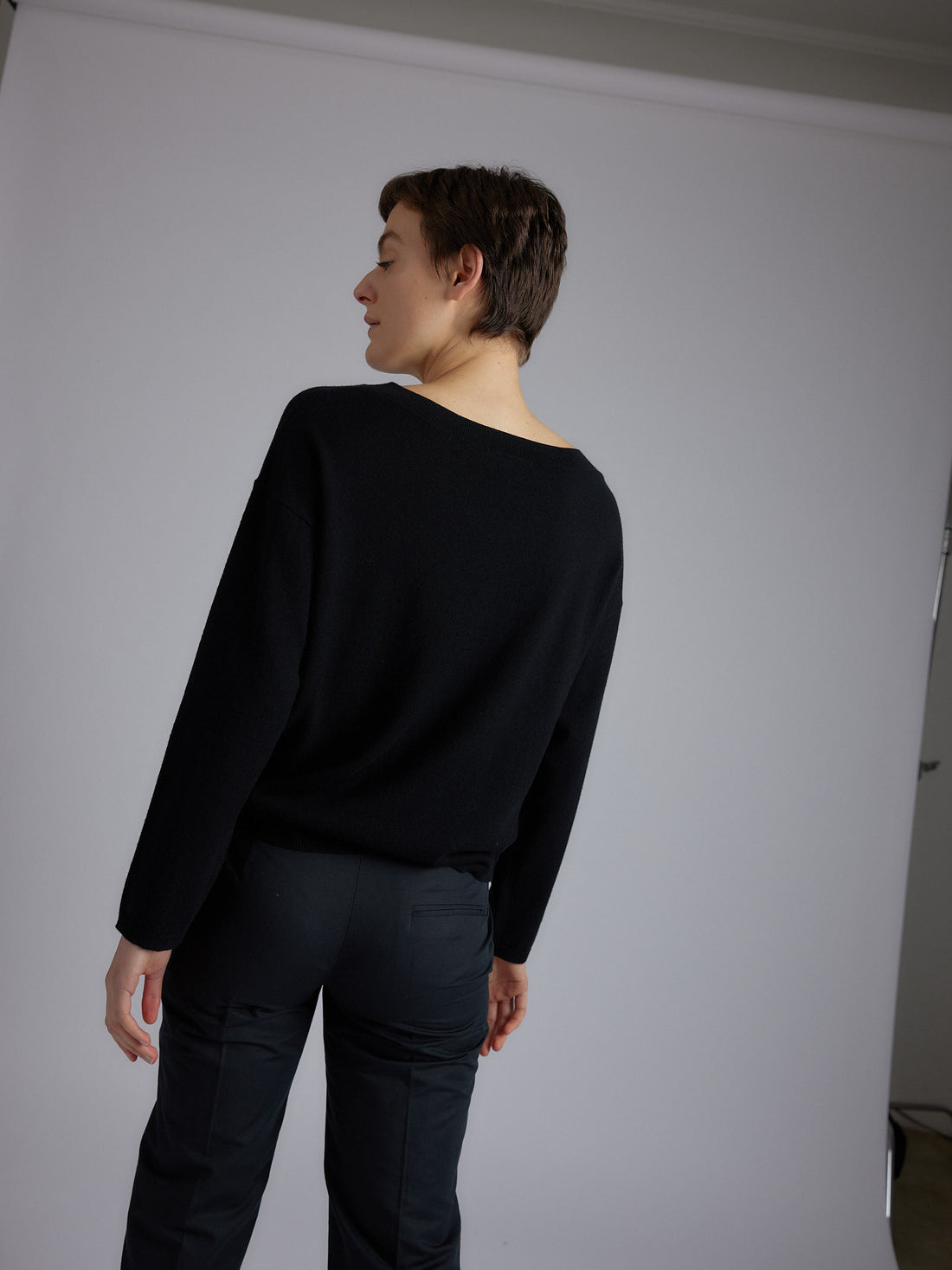 Mira V Sweater 24p Black