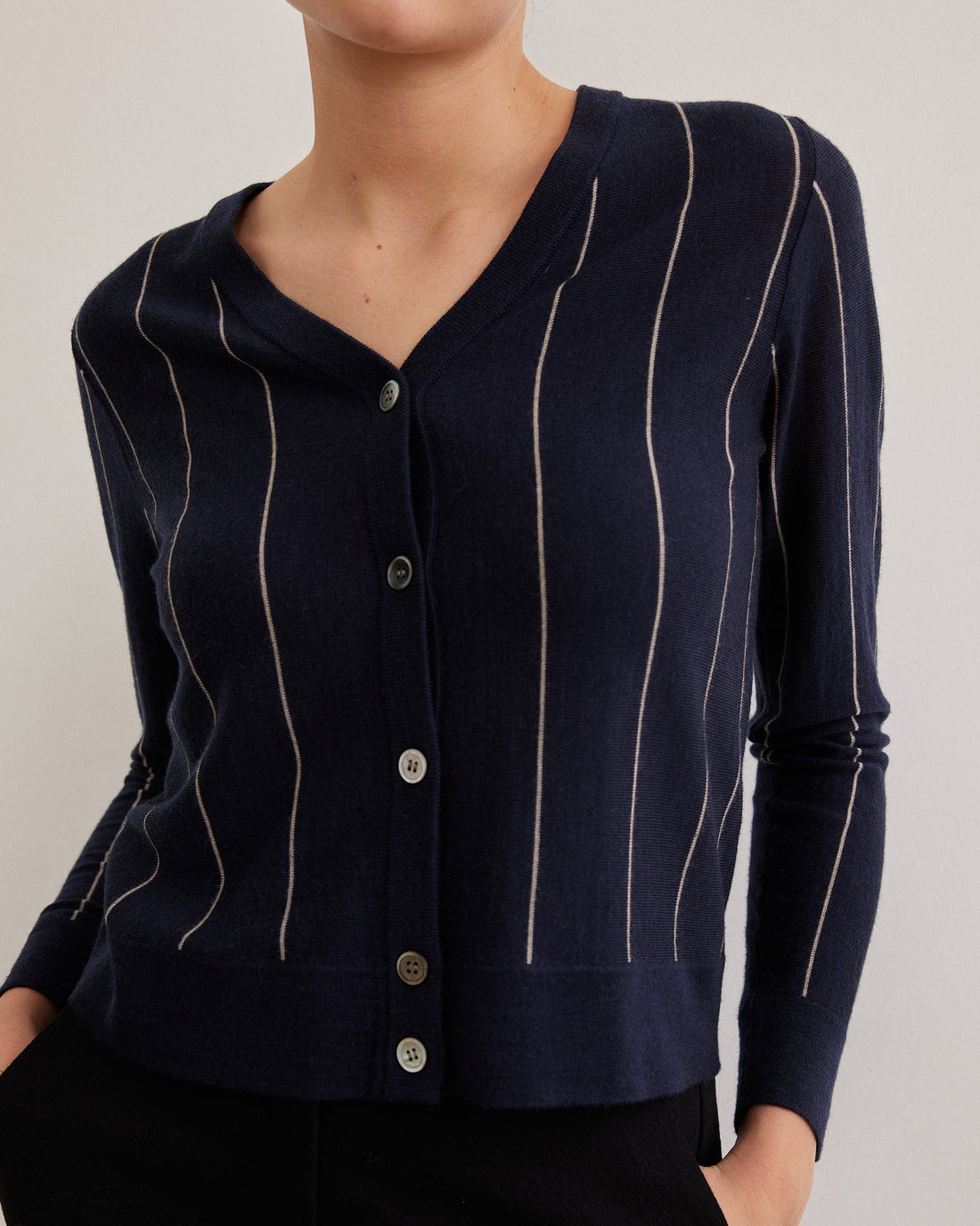 Meri48 Cardi V 23a Navy