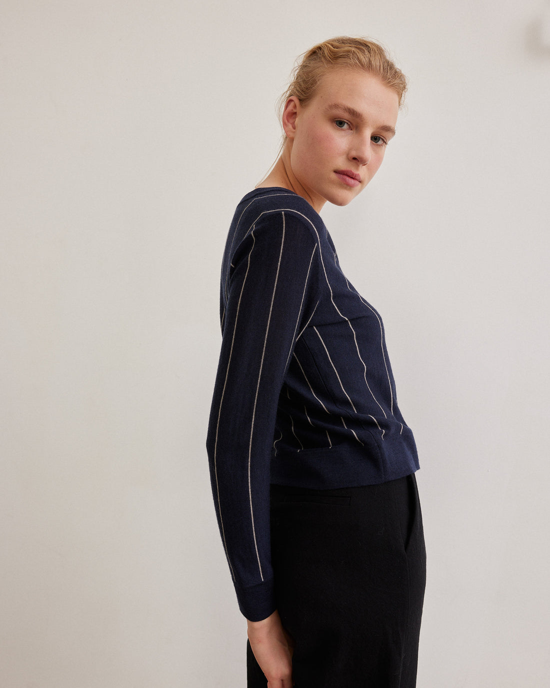 Meri48 Cardi V 23a Navy