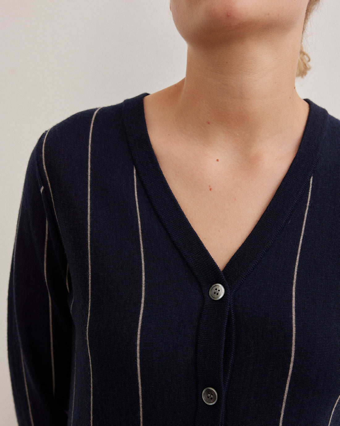 Meri48 Cardi V 23a Navy