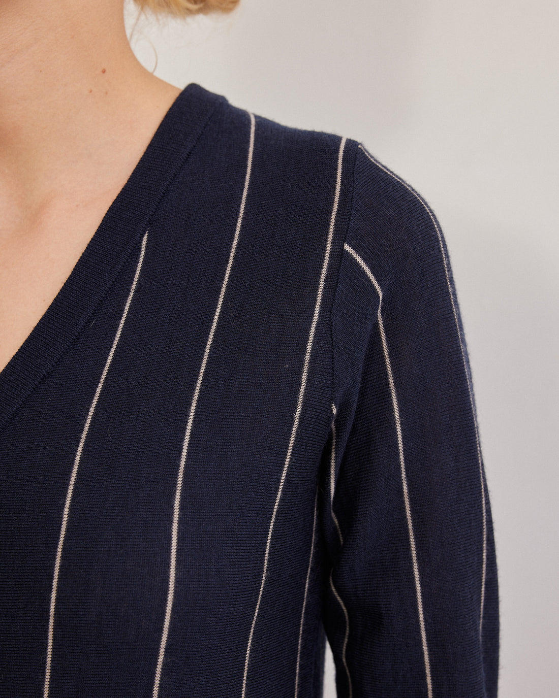Meri48 Cardi V 23a Navy