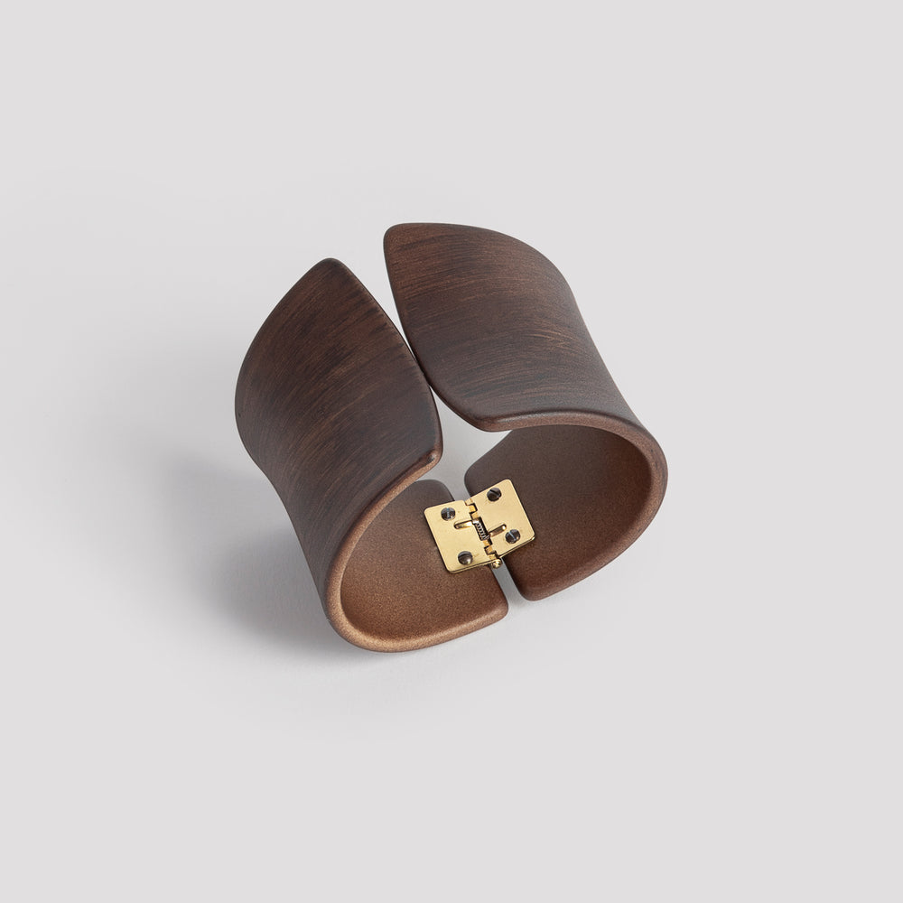 
                      
                        Wood clip bracelet - Angela Caputi
                      
                    